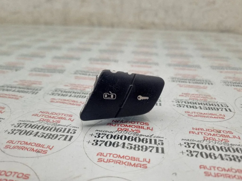 Central locking switch button – Volkswagen Passat B6 (2005-2010)