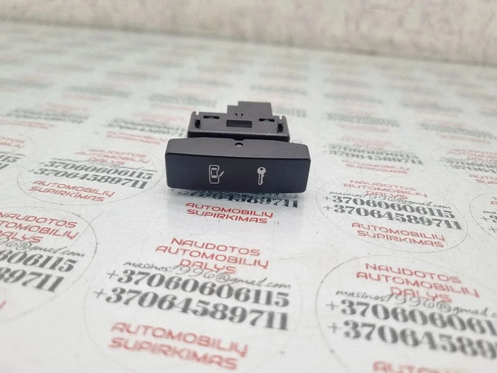 Central locking switch button – Volkswagen Touareg I (2002-2010)