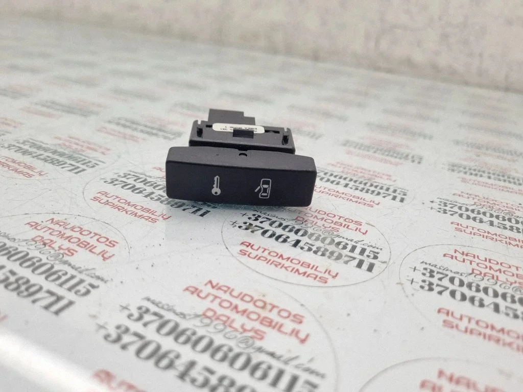 Central locking switch button – Volkswagen Touareg I (2002-2010)