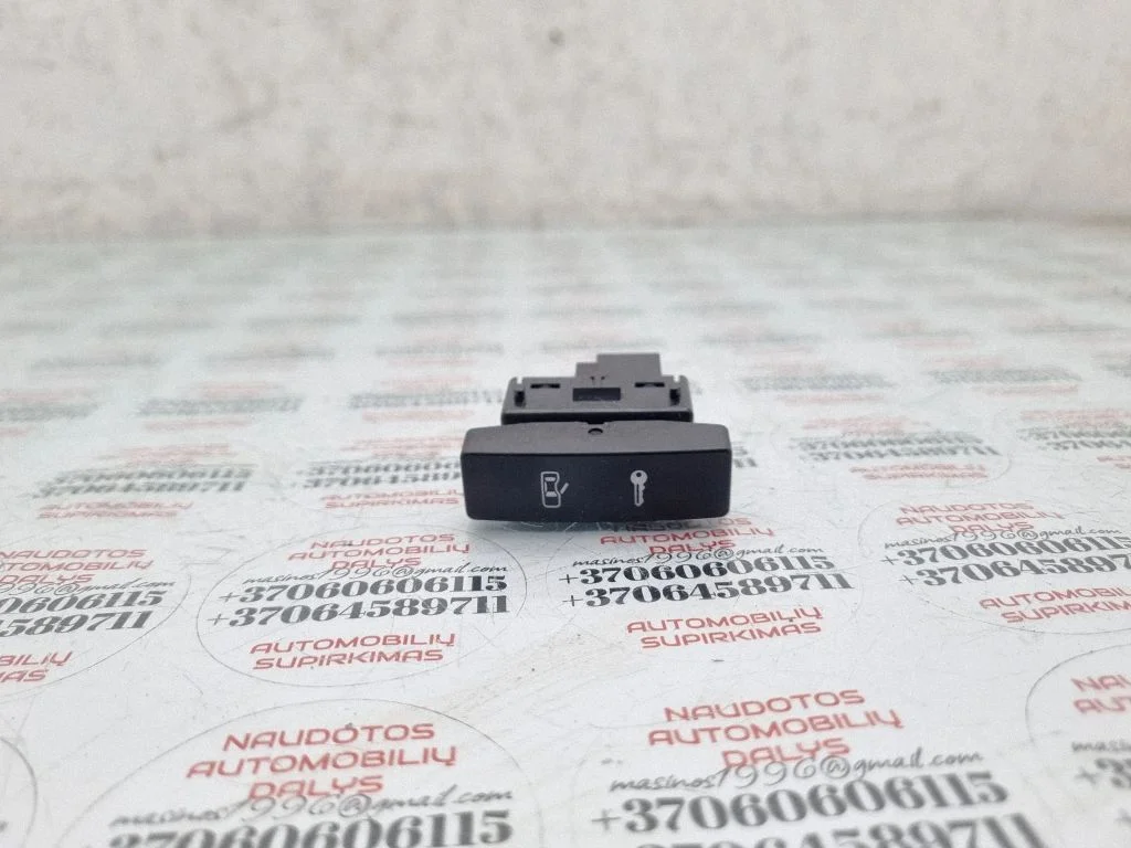 Central locking switch button – Volkswagen Touareg I (2002-2010)