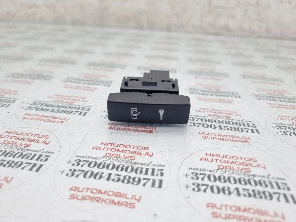 Central locking switch button – Volkswagen Touareg I (2002-2010)