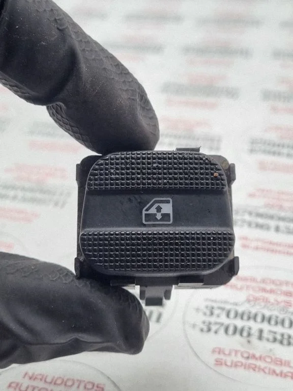 Elektrisko logu slēdzis 3A0959855B