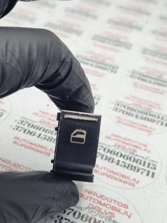 Elektrisko logu slēdzis 1F0959855