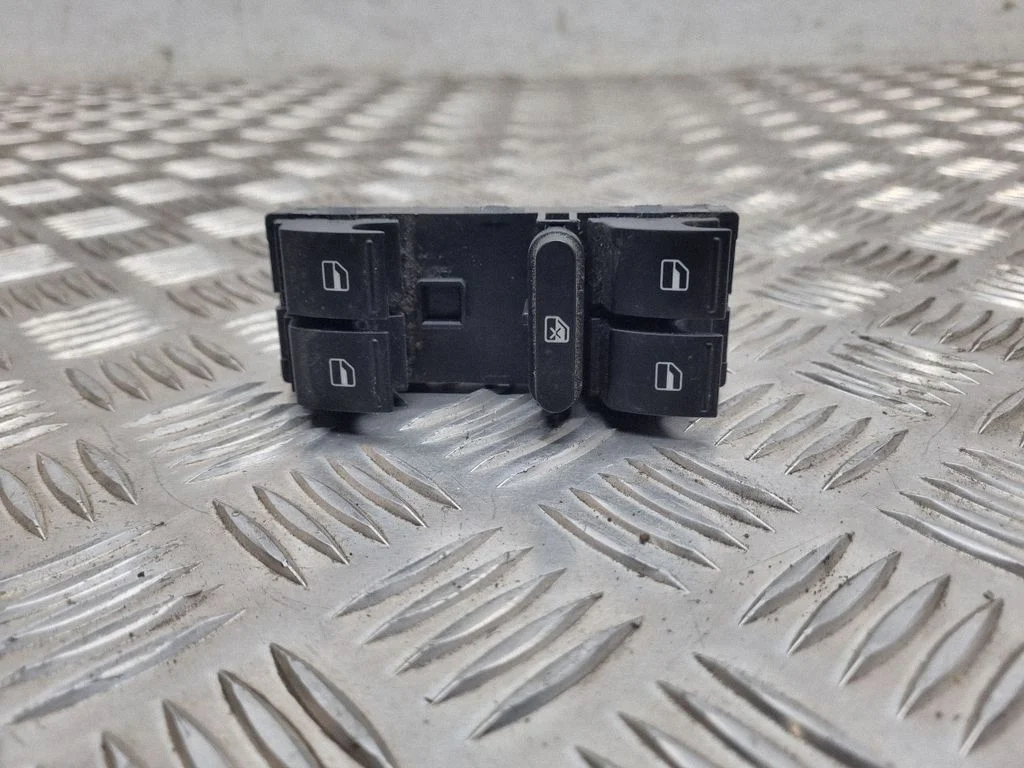Elektrisko logu slēdzis 1K4959857B