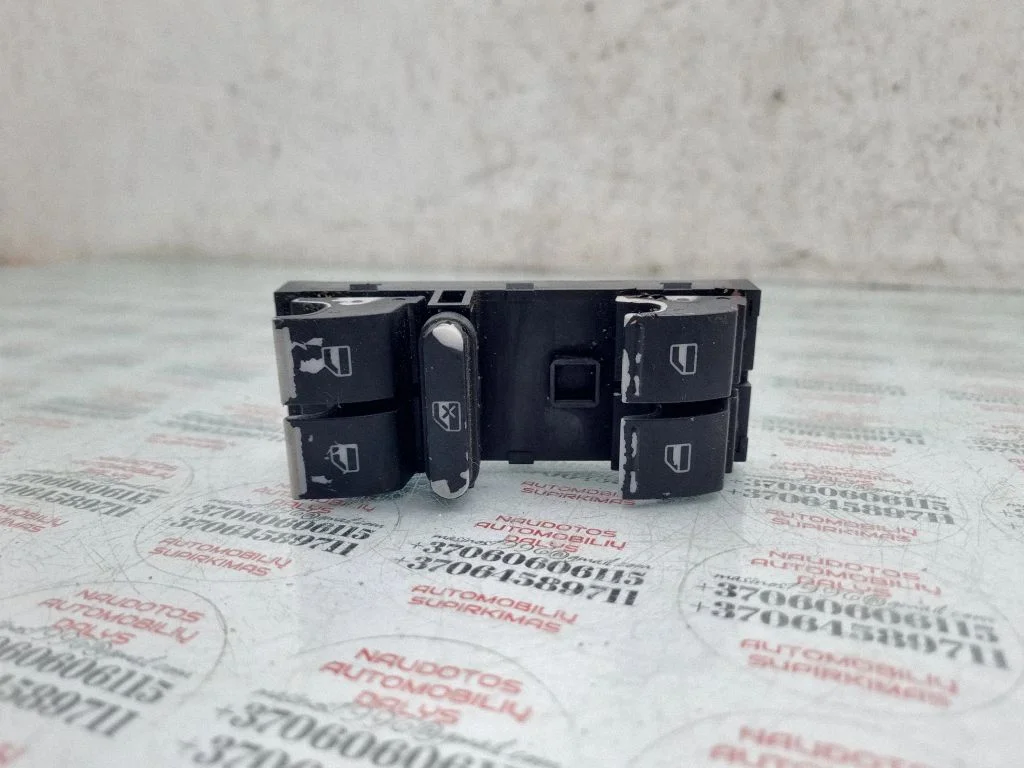 Elektrisko logu slēdzis 7L6959857A