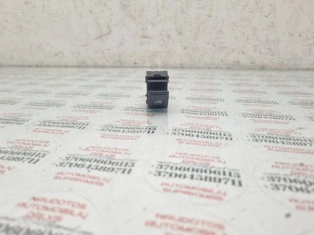 Electric window control switch – Volkswagen Touran II (2010-2016)