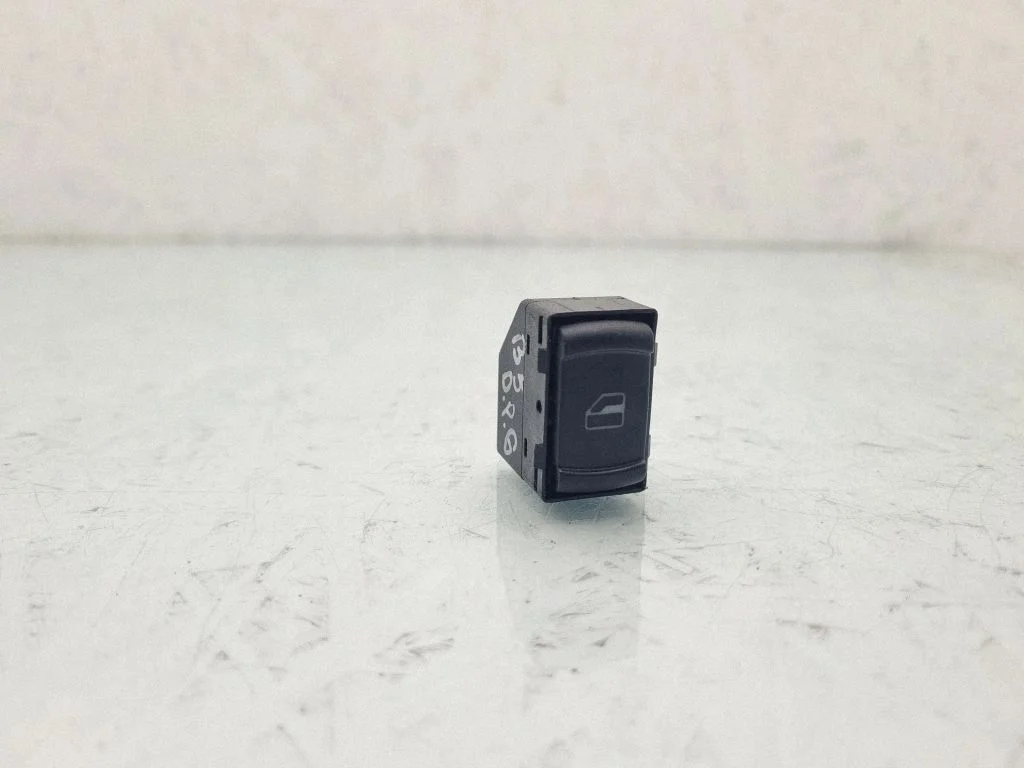 Electric window control switch – Volkswagen Passat B5 (1997-2000)