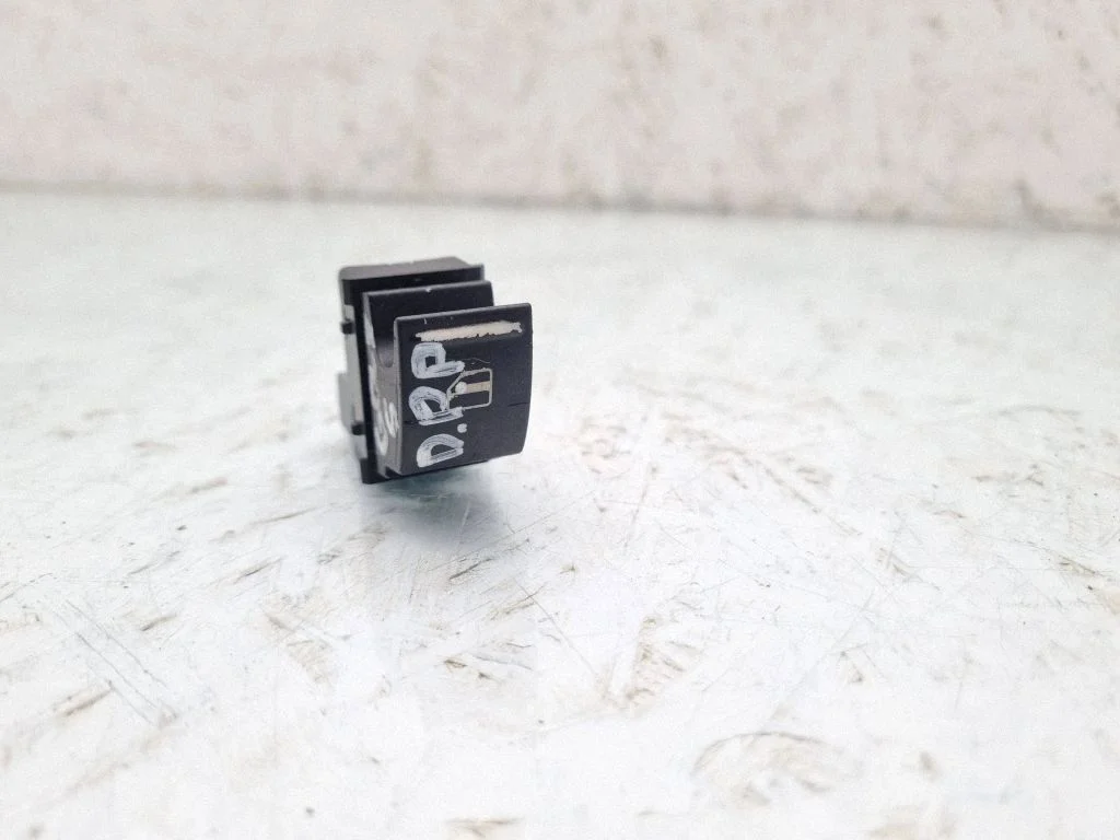 Elektrisko logu slēdzis 1F0959855
