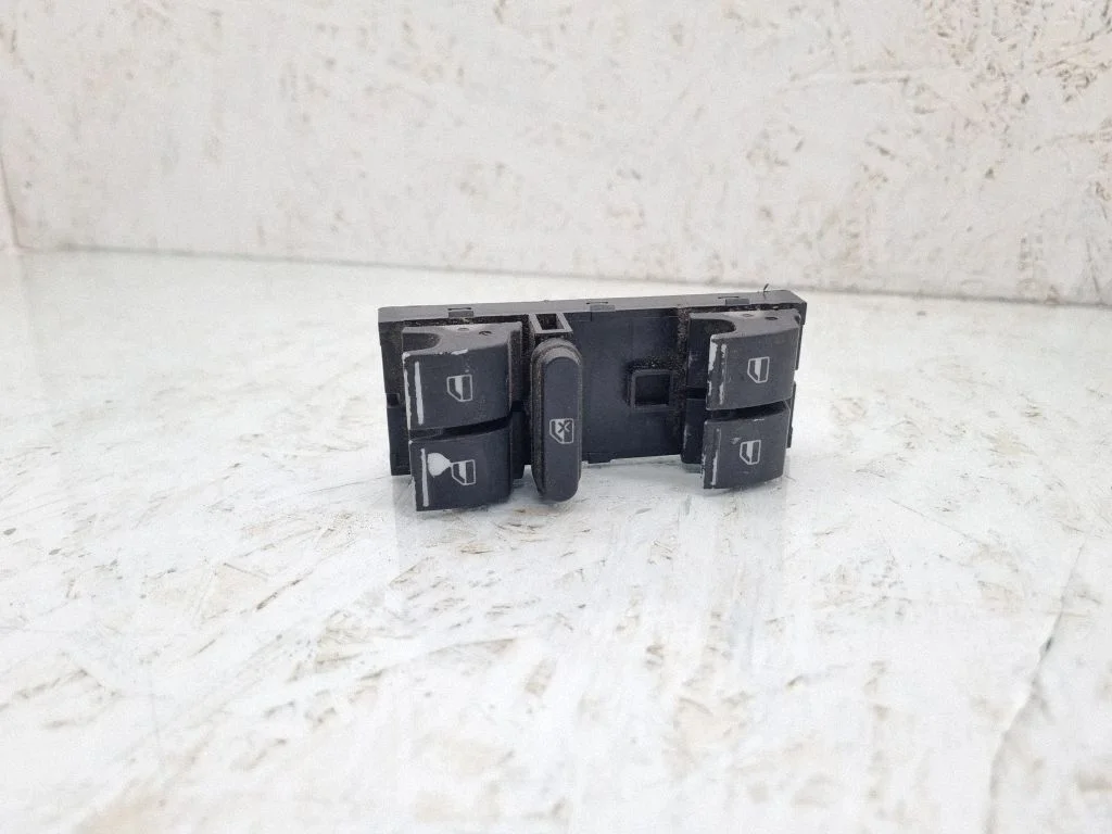 Electric window control switch – Volkswagen Touran I (2003-2010)