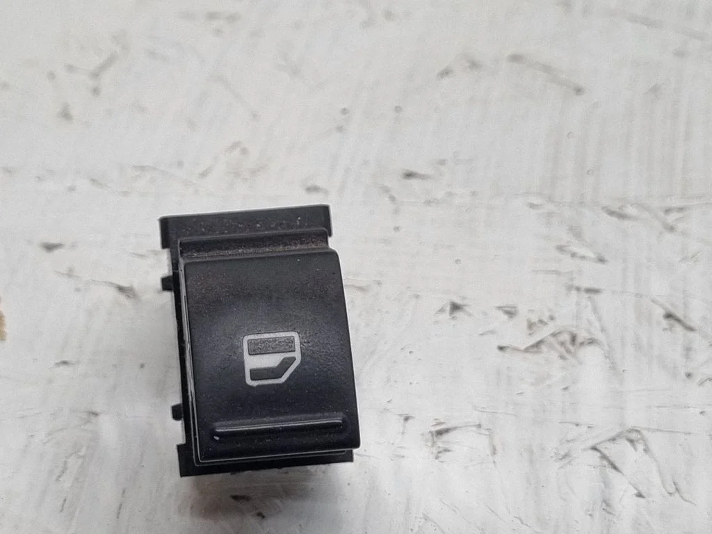 Electric window control switch – Volkswagen Golf Plus (2005-2013)