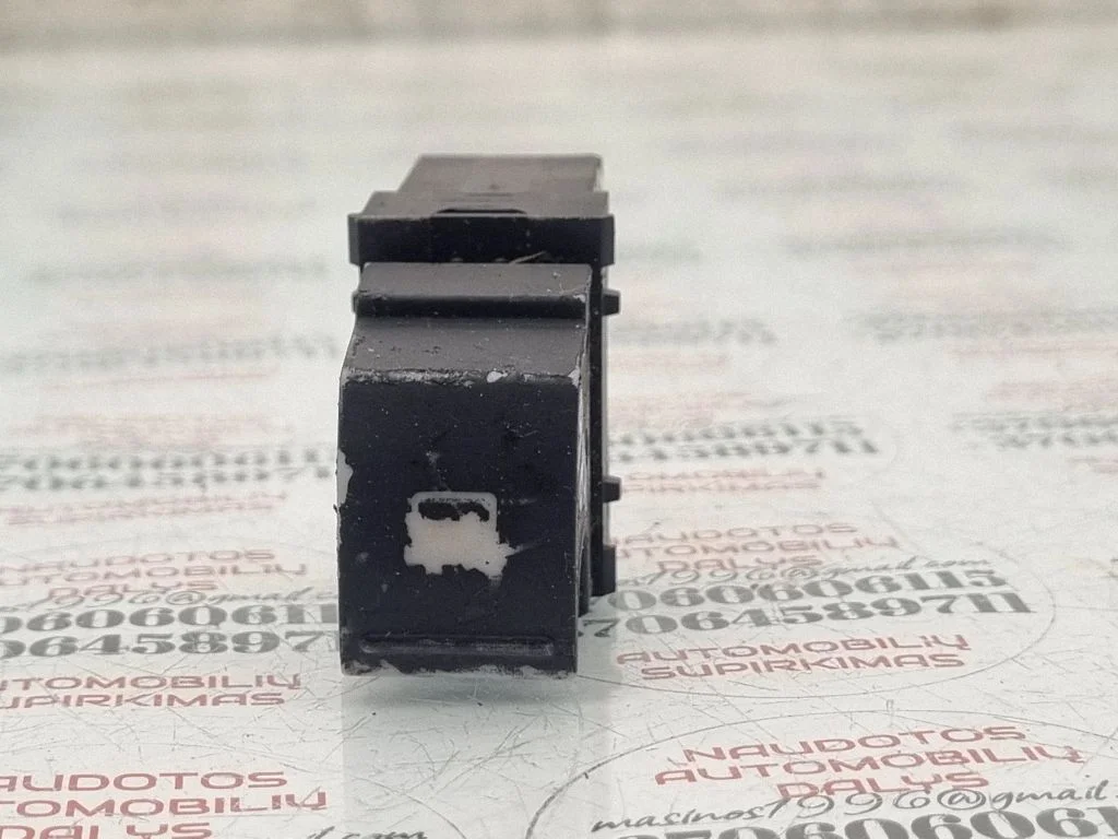 Electric window control switch – Volkswagen Touareg I (2002-2010)