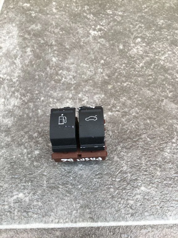 Fuel tank opening switch – Volkswagen Passat B6 (2005-2010)