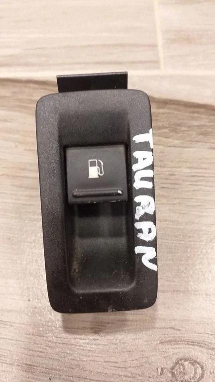 Fuel tank opening switch – Volkswagen Touran I (2003-2010)