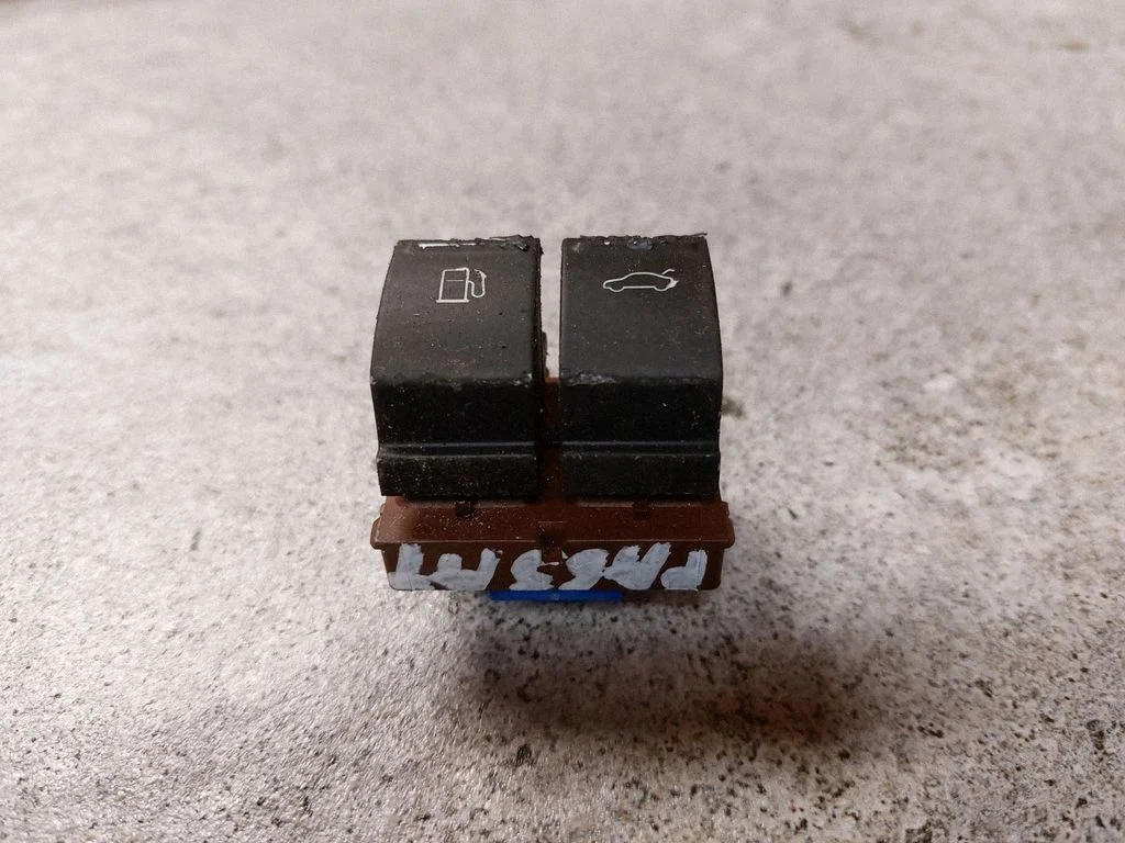 Fuel tank opening switch – Volkswagen Passat CC (2008-2016)