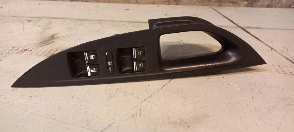 Electric window control switch 5P2867172A