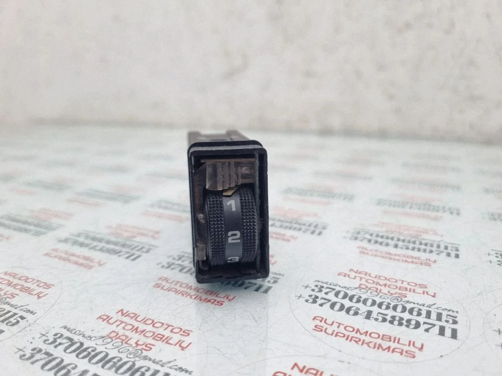 Seat heating switch 8D0963563