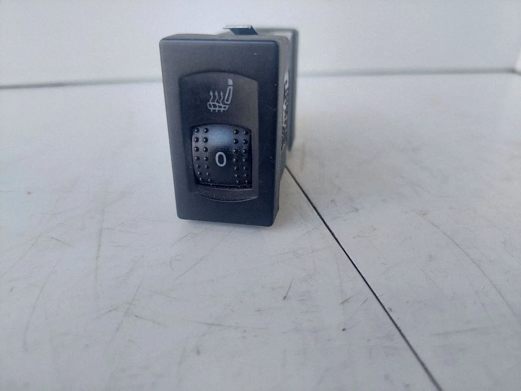 Seat heating switch – Volkswagen Passat B5 (1997-2000)