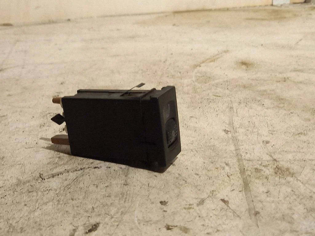 Seat heating switch – Volkswagen Sharan (2001-2010)
