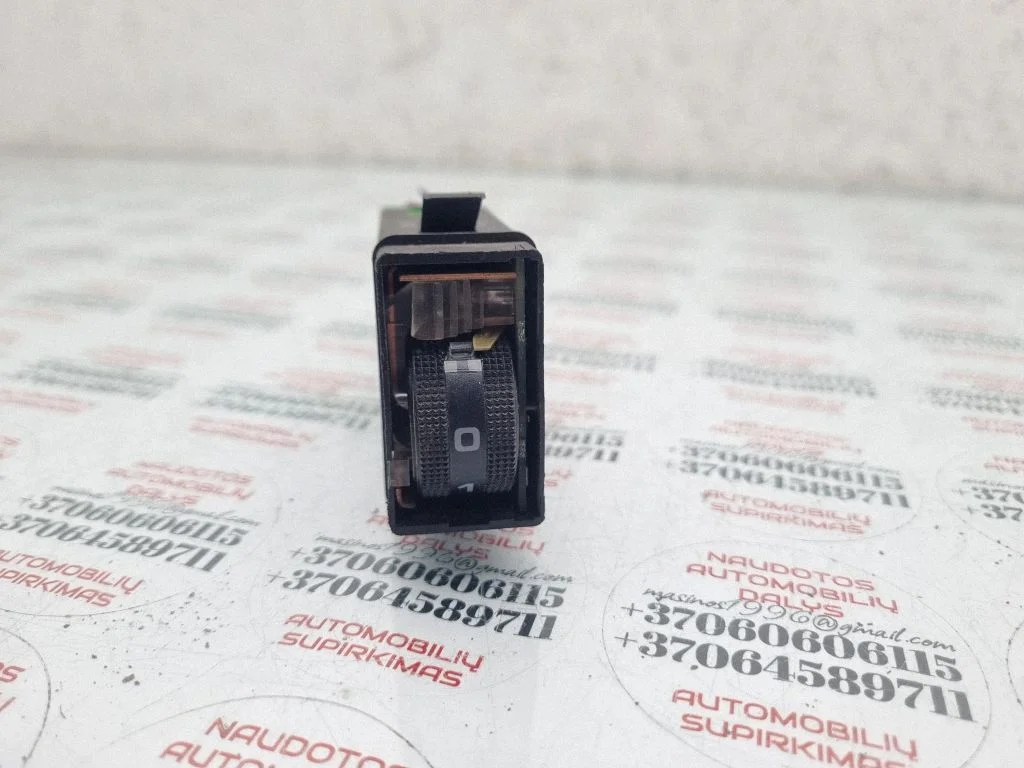 Seat heating switch 8D0963563