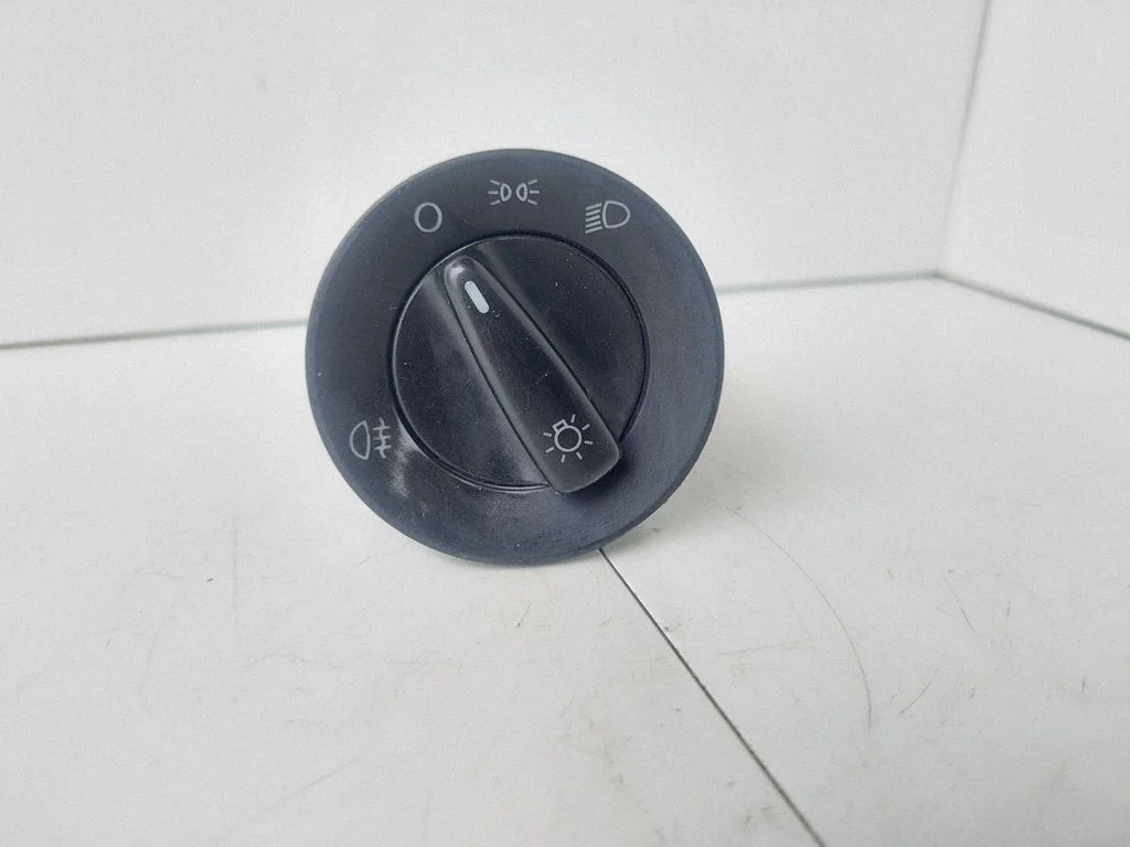 Gaismu slēdzis 1C0941531