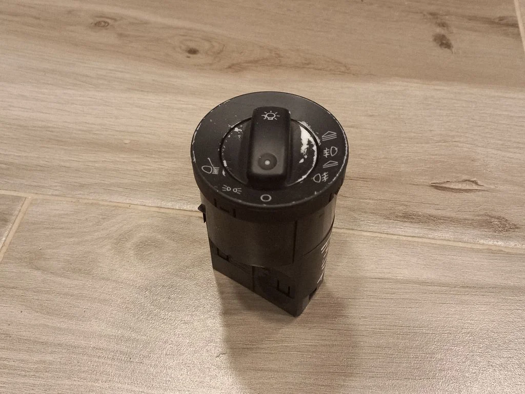 Gaismu slēdzis 8E0941531C