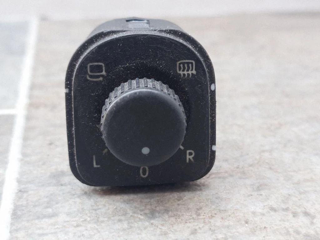 Küljepeeglite lüliti 1K0959565G