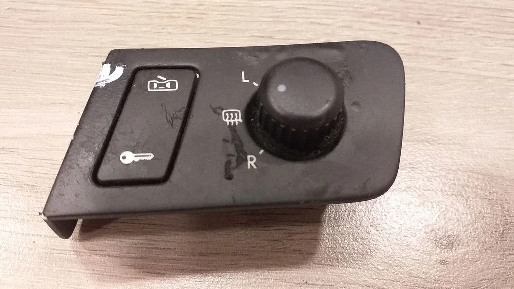 Wing mirror switch 1T1959552