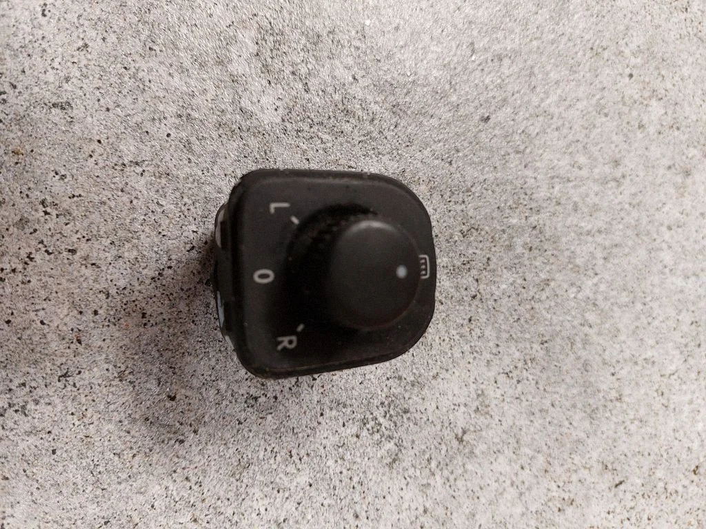 Wing mirror switch – Volkswagen Passat CC (2008-2016)