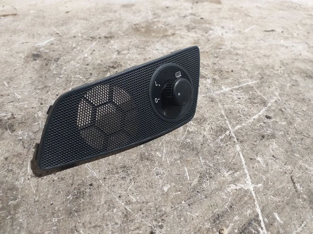 Wing mirror switch – Skoda Octavia Mk2 (1Z) (2004-2013)
