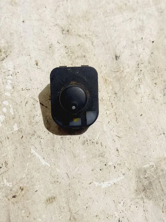 Wing mirror switch 8E0959565