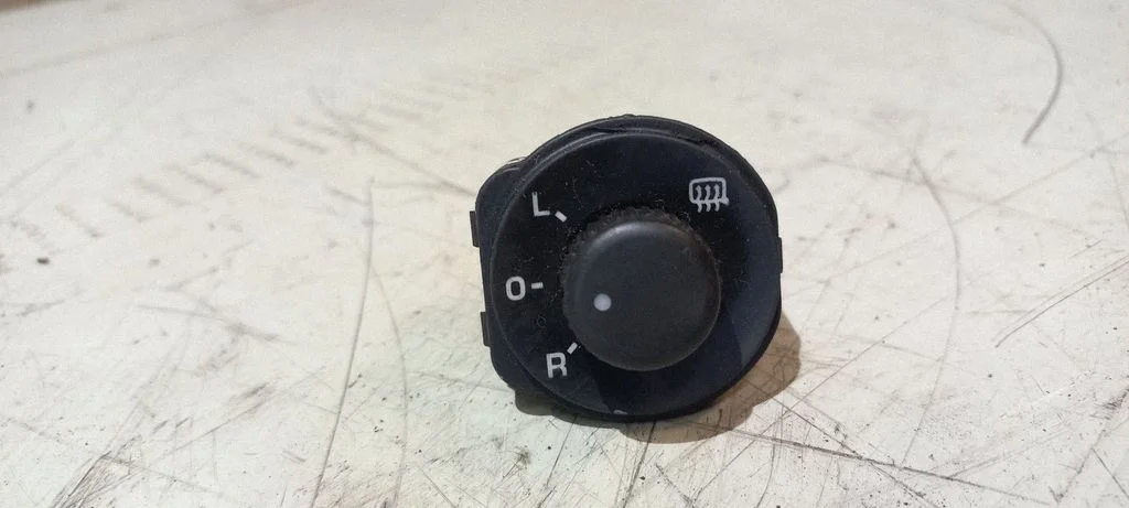 Wing mirror switch – Skoda Octavia Mk2 (1Z) (2004-2013)