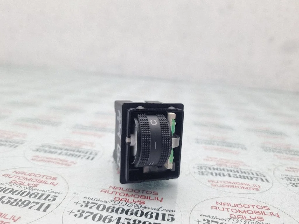 Lukturu augstuma regulēšanas slēdzis 8K0941301A