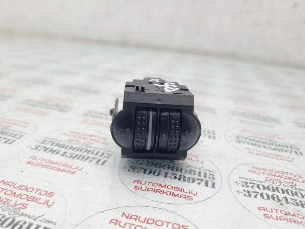 Headlight level height control switch – Volkswagen Passat B5.5 (2001-2005)
