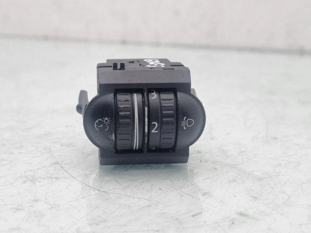 Headlight level height control switch – Volkswagen Golf Plus (2005-2013)