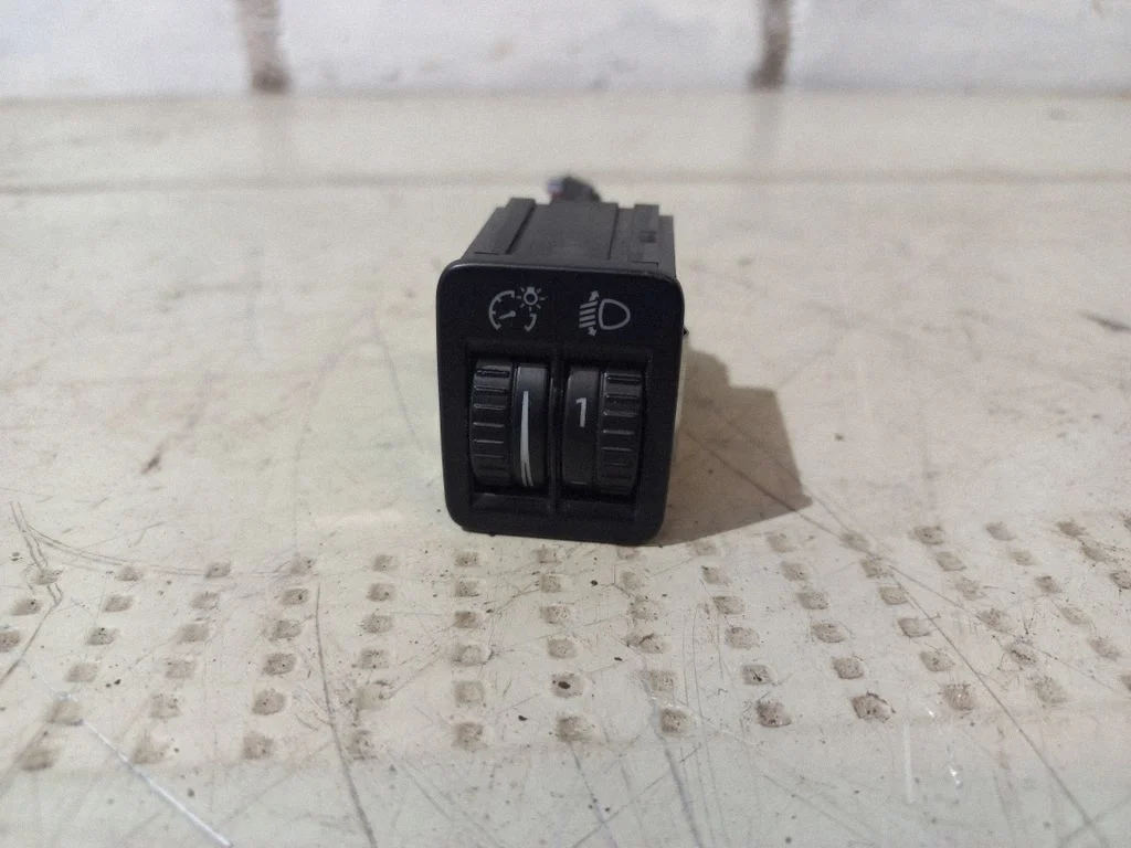 Headlight level height control switch – Volkswagen Passat B6 (2005-2010)