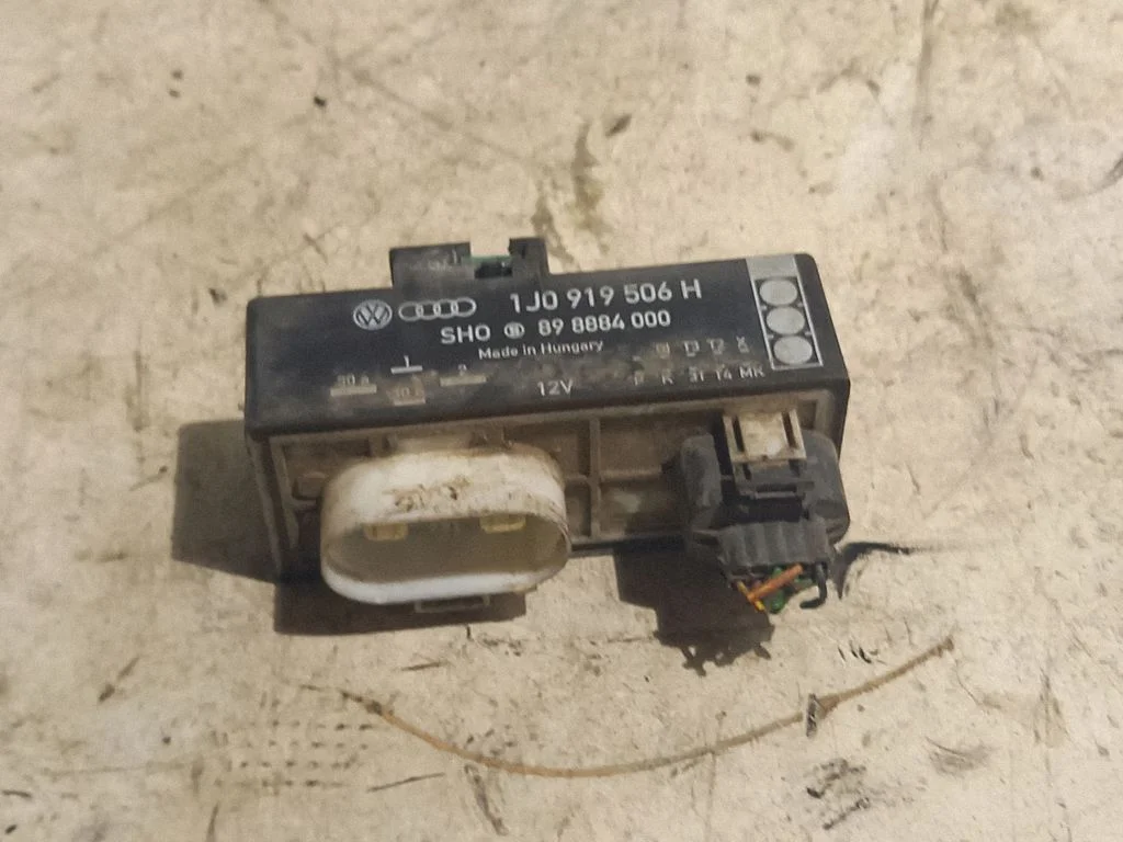 Coolant fan relay – Audi A3 S3 8L (1996-2003)