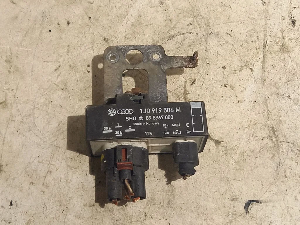 Coolant fan relay – Volkswagen Polo IV 9N3 (2005-2009)
