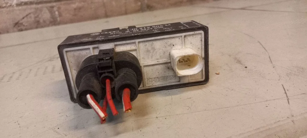 Coolant fan relay – Audi A3 S3 8L (1996-2003)