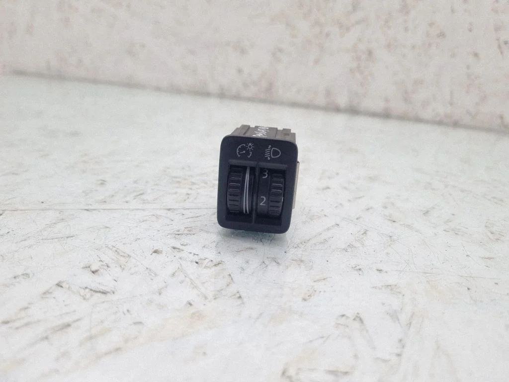 Headlight level height control switch – Volkswagen Passat B6 (2005-2010)