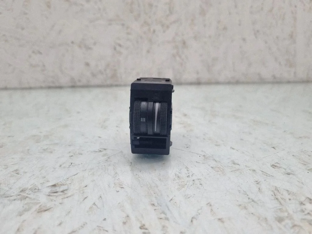 Headlight level height control switch – Audi A6 S6 C5 4B (1997-2005)
