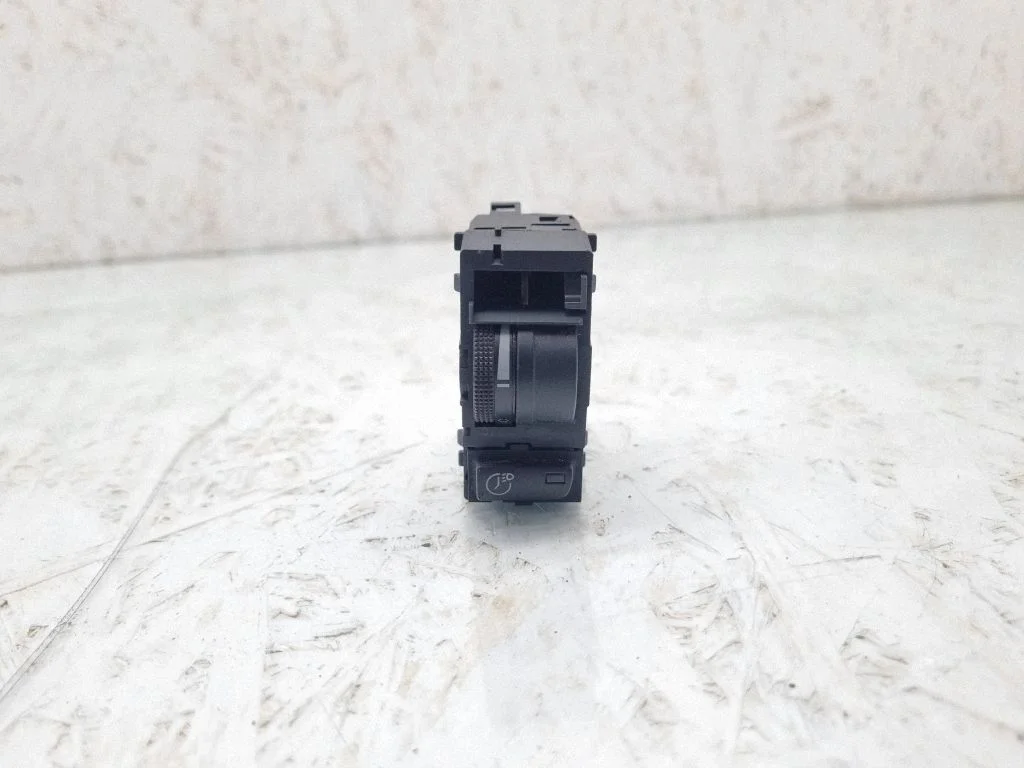 Headlight level height control switch – Audi A3 S3 8P (2003-2012)