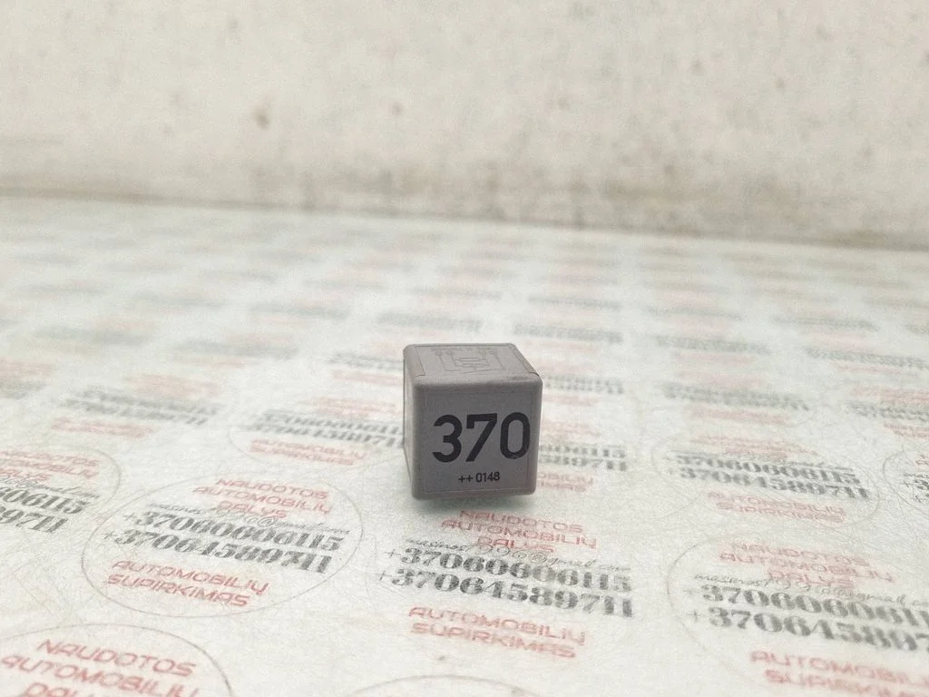 Other relay 8D0951253