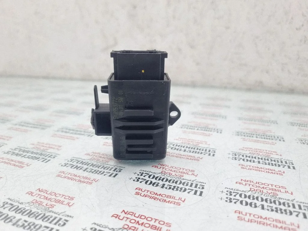 Seat heating relay – Volkswagen Touran II (2010-2016)