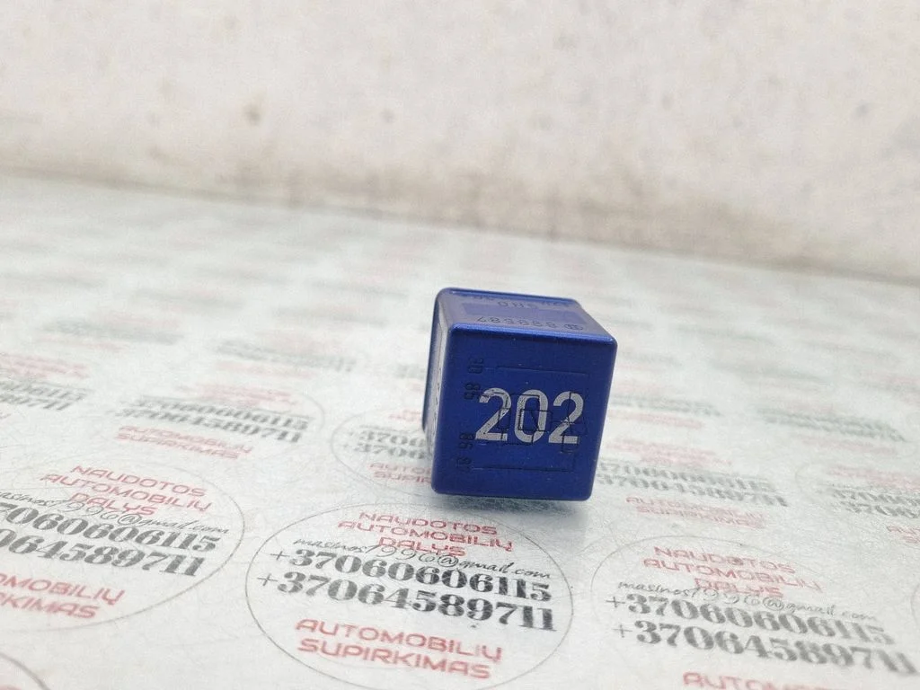 Kvēlsveču priekšuzsildes relejs 8A0951253