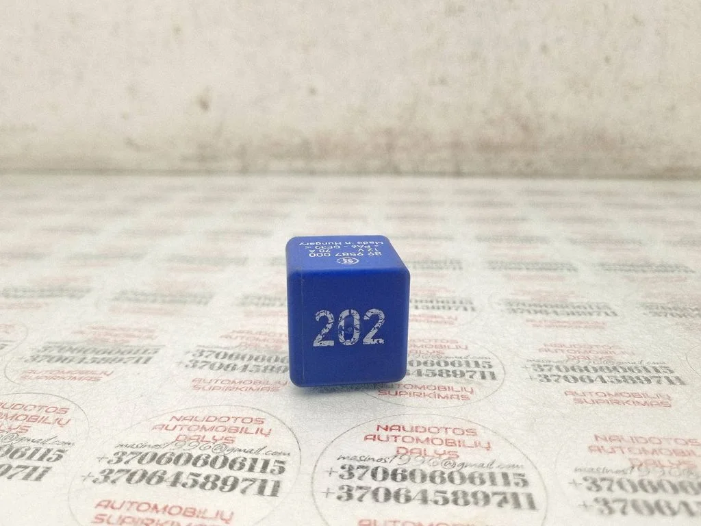 Kvēlsveču priekšuzsildes relejs 8A0951253