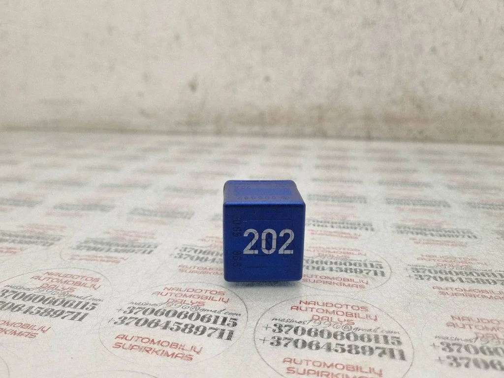 Kvēlsveču priekšuzsildes relejs 8A0951253