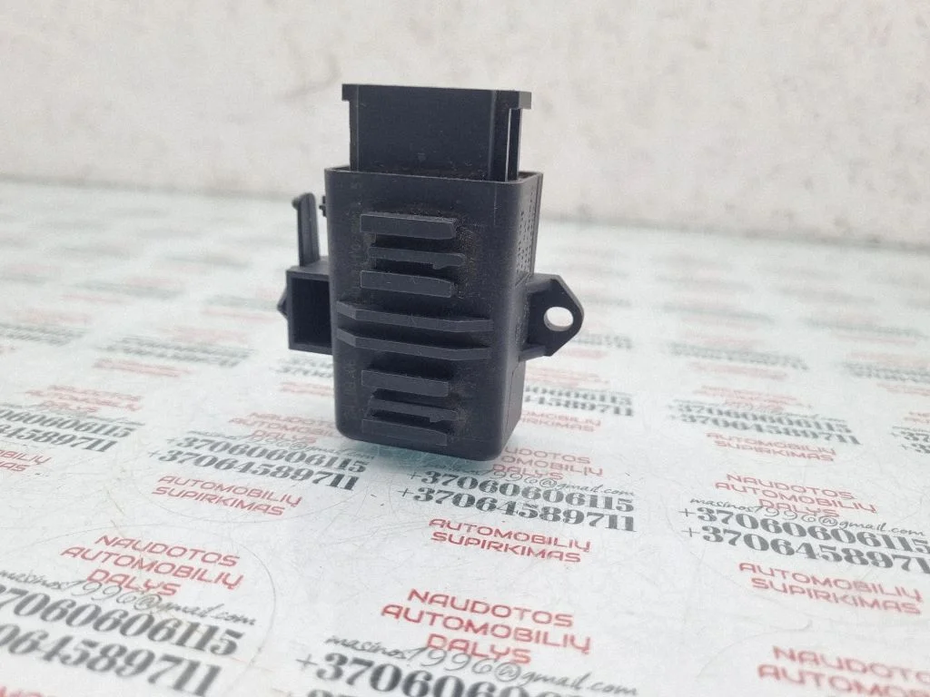 Seat heating relay – Volkswagen Passat CC (2008-2016)
