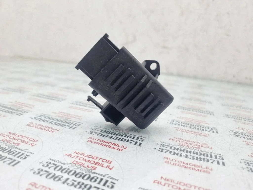 Seat heating relay – Volkswagen Passat CC (2008-2016)