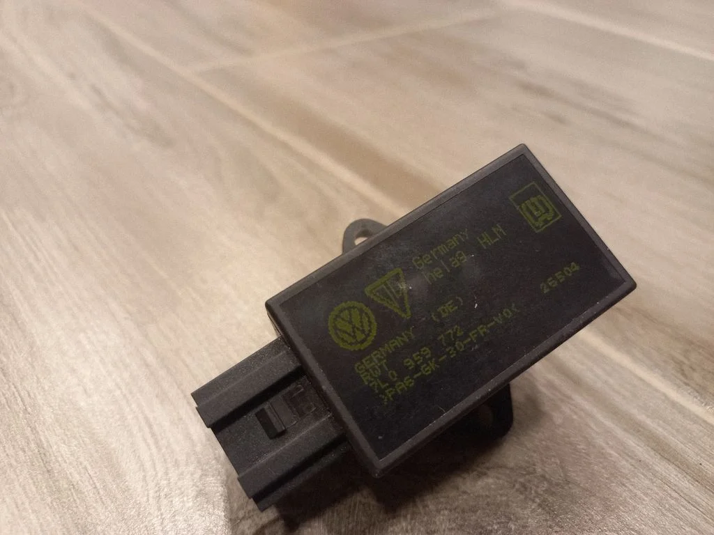 Seat heating relay – Volkswagen Touran I (2003-2010)