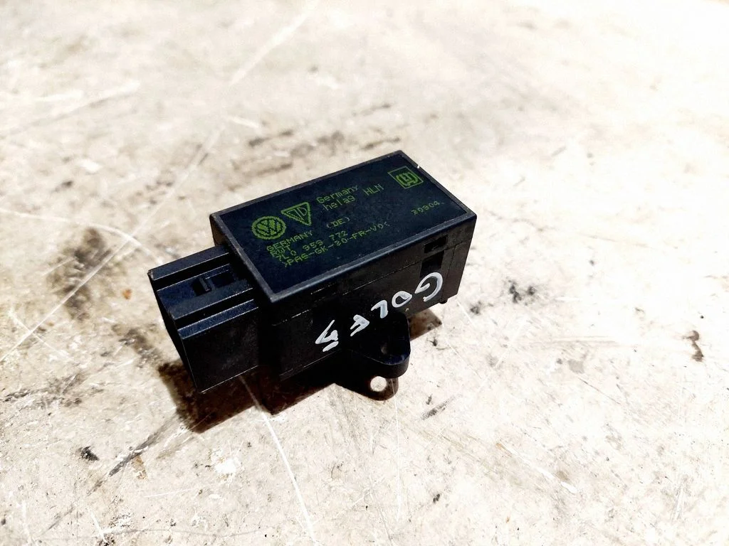 Seat heating relay – Volkswagen Golf Plus (2005-2013)